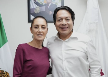 Mario Delgado presenta resultados de encuesta nacional a Claudia Sheinbaum sobre reforma judicial